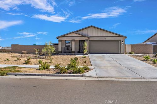 14200 Notre Dame St, Hesperia, CA, 92344-8325 | Card Image