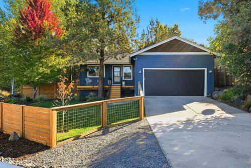 1571 Ne Butler Market Rd, Bend, OR, 97701-8850 | Card Image