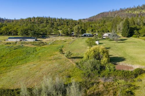 2444 Gardner Rd, Eagle Point, OR, 97524-9440 | Card Image