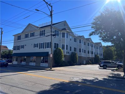 3 - 620 Main Street, Condo with 2 bedrooms, 2 bathrooms and 2 parking in East Greenwich RI | Image 2