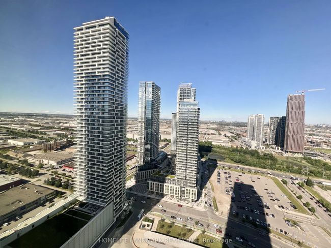 3702 - 5 Buttermill Ave, Condo with 3 bedrooms, 2 bathrooms and null parking in Vaughan ON | Image 13