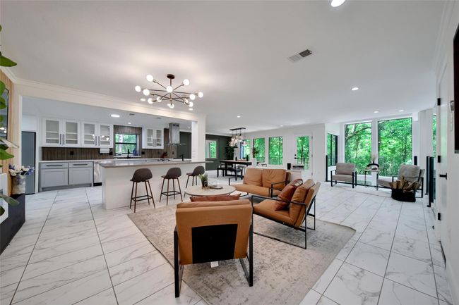 140 S Timber Top Dr, House other with 3 bedrooms, 3 bathrooms and 2 parking in Spring TX | Image 9