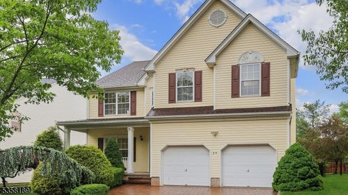 39 Reinhart Way, Bridgewater, NJ, 08807-5708 | Card Image