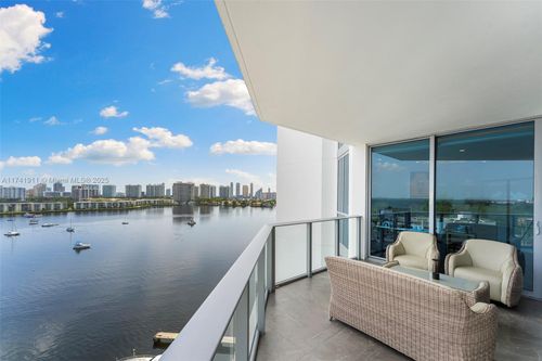 140507-17111 Biscayne Blvd, North Miami Beach, FL, 33160 | Card Image