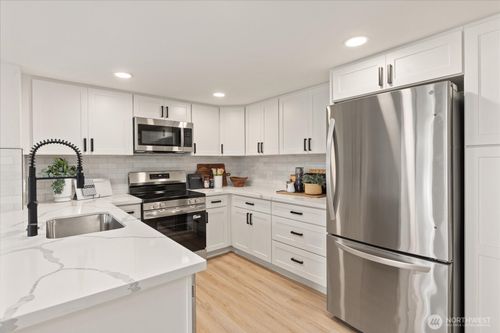 33t-1035 156th Ave Ne, Bellevue, WA, 98007-4683 | Card Image