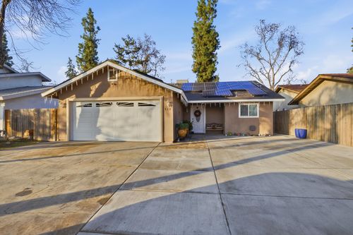 738 W Lark Ct, Visalia, CA, 93291-1855 | Card Image