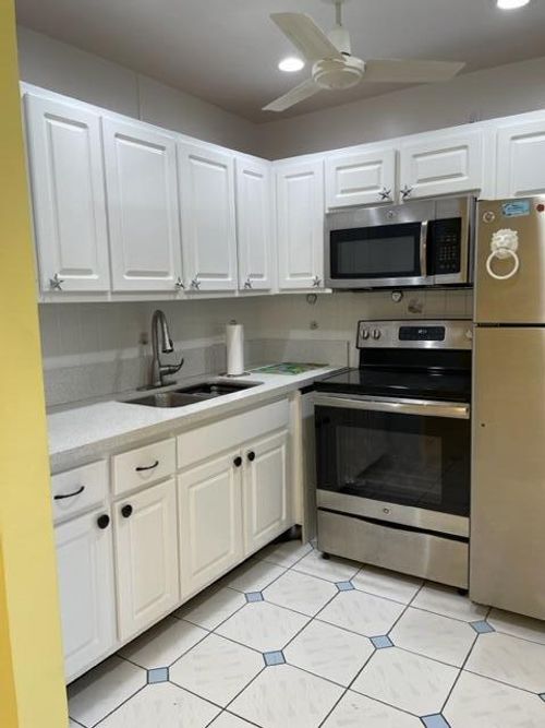 107-2960 Lake Osborne Dr, Lake Worth Beach, FL, 33461-5964 | Card Image
