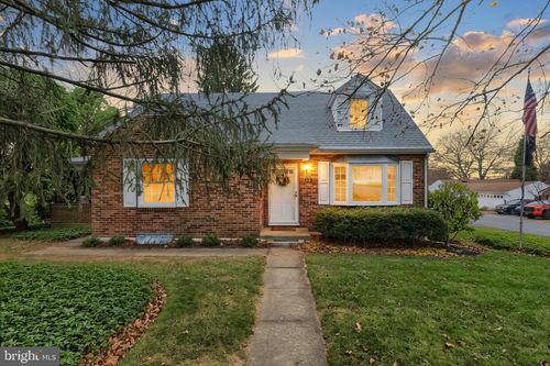 200 S Russell St, YORK, PA, 17402-3457 | Card Image