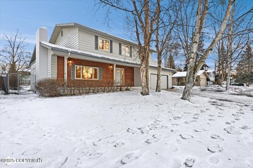 3327 Wentworth St, Anchorage, AK, 99508-4348 | Card Image