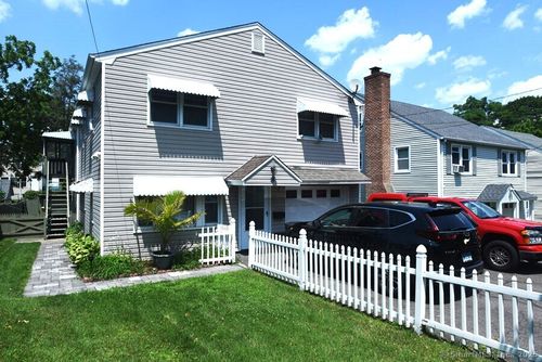 8 Crown Ave, Norwalk, CT, 06854-2633 | Card Image