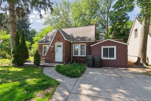 21612 Harper Lake Ave, Saint Clair Shores, MI, 48080-4031 | Card Image