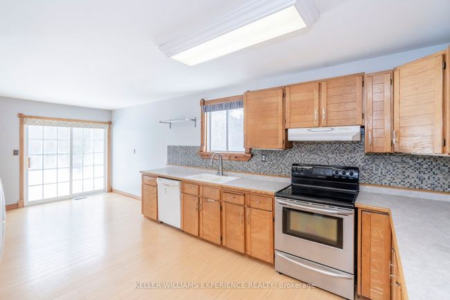 7078 County Rd, House other with 6 bedrooms, 3 bathrooms and 15 parking in Utopia ON | Image 11