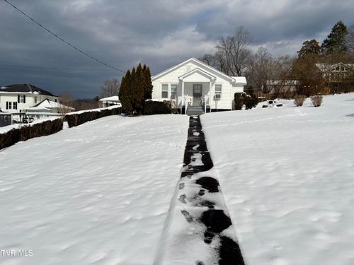 313 School St, Erwin, TN, 37650-1329 | Card Image