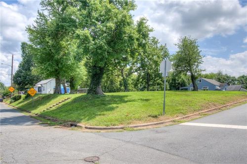1800 E First Street, Winston Salem, NC, 27101 | Card Image