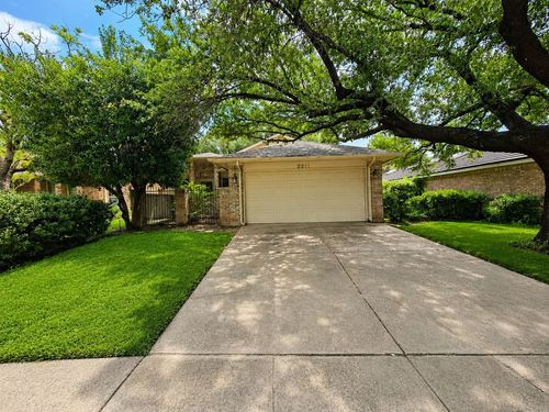 2211 Baltic Ave, Arlington, TX, 76011-2668 | Card Image