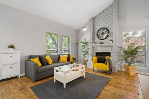 4 Basal Briar Ct, The Woodlands, TX, 77381-2852 | Card Image