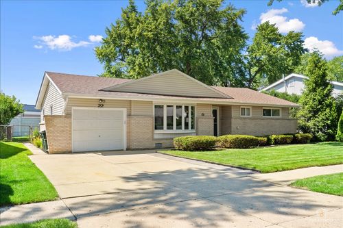 22 Forest Ln, Elk Grove Village, IL, 60007-1402 | Card Image