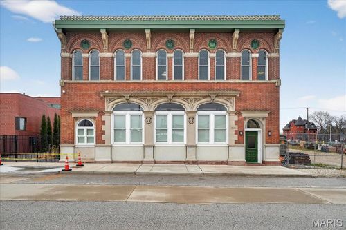 b-1-3842 Olive Street, St Louis, MO, 63108 | Card Image