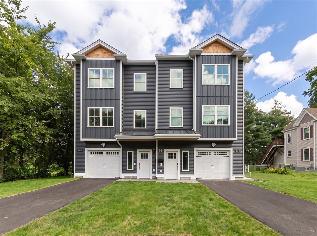 65 Dunstable Rd, Chelmsford, MA 01863