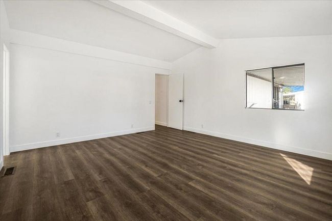 Large master bedroom | Image 36