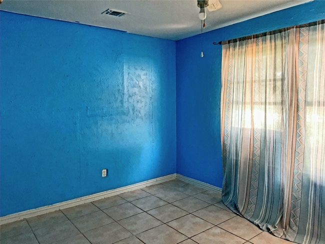 Secondary bedroom | Image 15