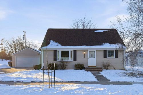 215 Lilac Lane, LITTLE CHUTE, WI, 54140 | Card Image