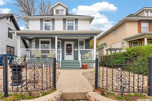 632 Oxford St W, Moose Jaw, SK, S6H2P7 | Card Image