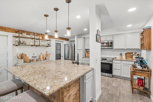 5450 N Cumberland Dr, Tucson, AZ, 85704-1606 | Card Image
