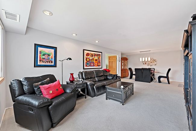 APT-310 - 3801 Appian Way, Home with 3 bedrooms, 2 bathrooms and null parking in Glenview IL | Image 4