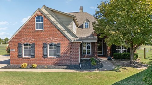 2911 N 17th St, Broken Arrow, OK, 74012-9572 | Card Image