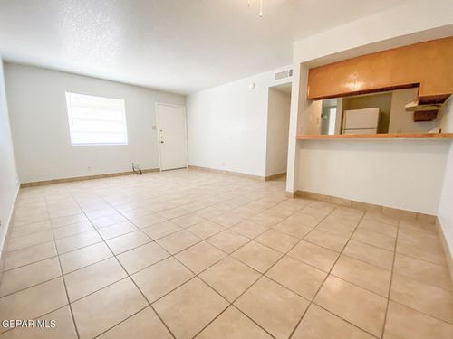 22-4700 Maxwell Ave, El Paso, TX, 79904-1475 | Card Image