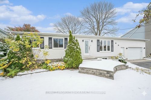 15 Maisonneuve St, Bourget, ON, K0A1E0 | Card Image