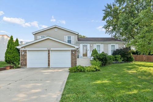 725 Buffalo Cir, Carol Stream, IL, 60188-9105 | Card Image