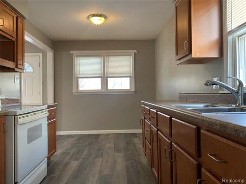 13285 Kerr St, Southgate, MI, 48195-1107 | Card Image