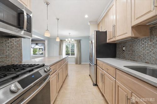 18 Irongate, Metuchen, NJ, 08840 | Card Image