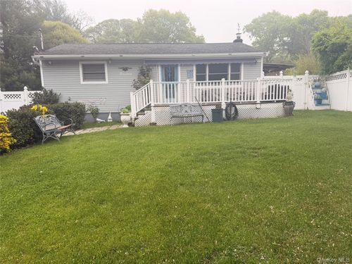 19 Westbury Dr, Sound Beach, NY, 11789-1744 | Card Image