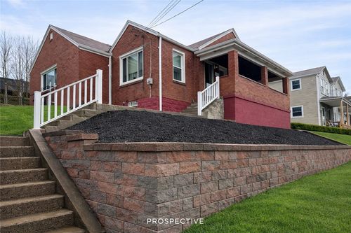 703 Laura St, West Mifflin, PA, 15122-2024 | Card Image