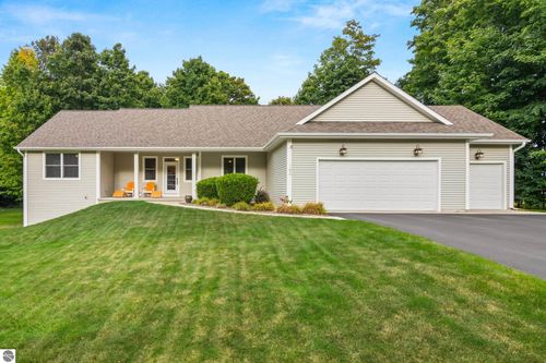 186 Rosebud Ct, Traverse City, MI, 49696-8962 | Card Image