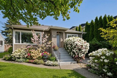 306 Ninth Ave, New Westminster, BC, V3L2A1 | Card Image