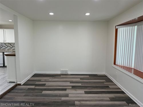 30486 Groveland St, Madison Heights, MI, 48071-2114 | Card Image