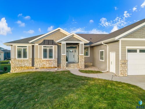 6808 E Steamboat Trl, Sioux Falls, SD, 57110-8507 | Card Image