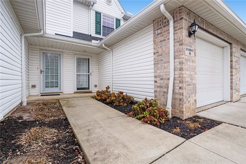 135 Sand Ct, Fairlawn, OH, 44333-2892 | Card Image