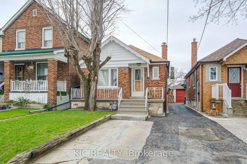 35 Montcalm Avenue, North York, ON, M6E4N2 | Card Image