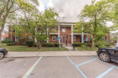 27630 W Echo Vly, Farmington Hills, MI, 48334-4445 | Card Image