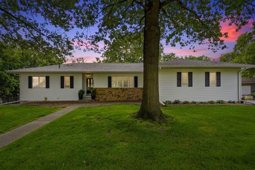 829 Maucker Road, Cedar Falls, IA, 50613 | Card Image