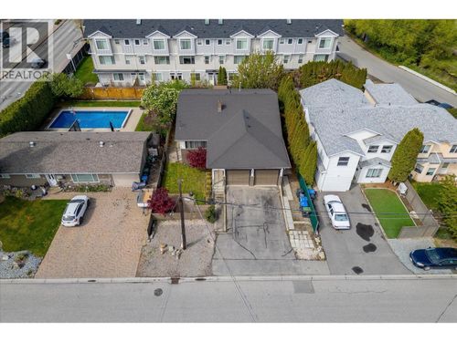 2024 Wilkinson St, Kelowna, BC, V1Y3Z8 | Card Image