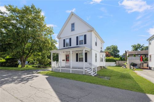 9 Cummings Rd, Newport, RI, 02840-1710 | Card Image