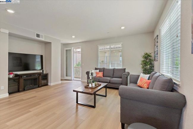 3326 Speros Loop, Home with 4 bedrooms, 3 bathrooms and 2 parking in Hayward CA | Image 5