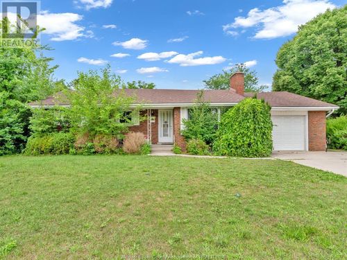2405 Mckay Ave, Windsor, ON, N9E2P4 | Card Image