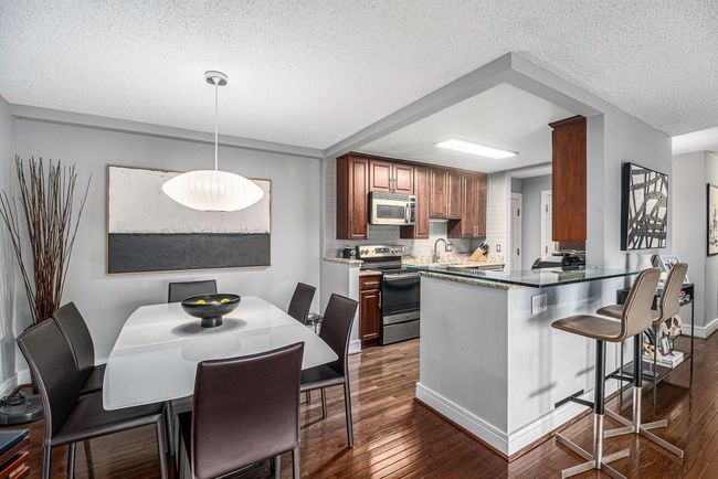 Counter Seating with Floating Glass | Image 10